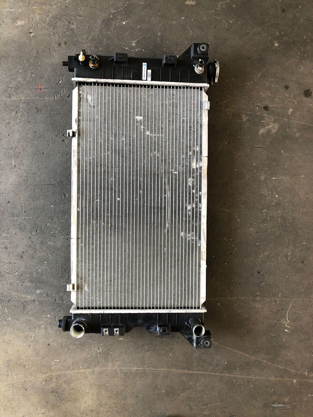 1996 - 2000 DODGE CARAVAN Van 3.3L FWD 6 Cylinder Engine Radiator Assembly OEM