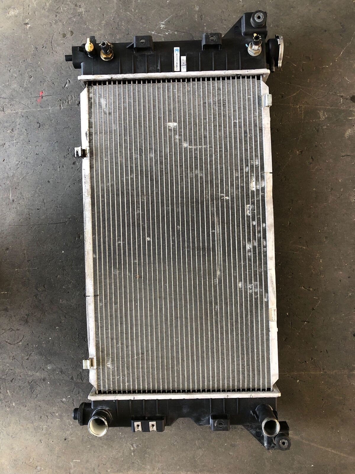 1996 - 2000 DODGE CARAVAN Van 3.3L FWD 6 Cylinder Engine Radiator Assembly OEM