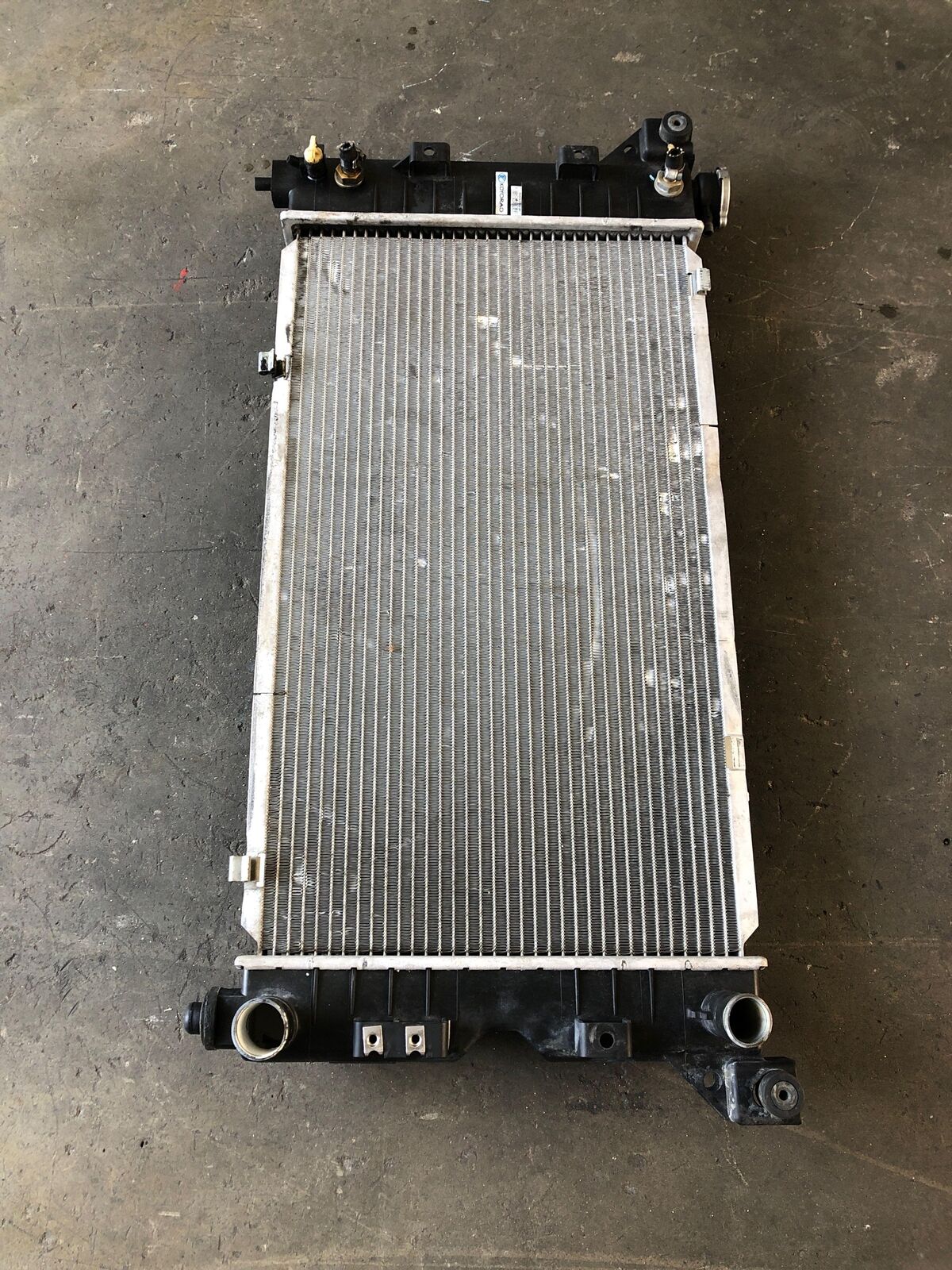 1996 - 2000 DODGE CARAVAN Van 3.3L FWD 6 Cylinder Engine Radiator Assembly OEM