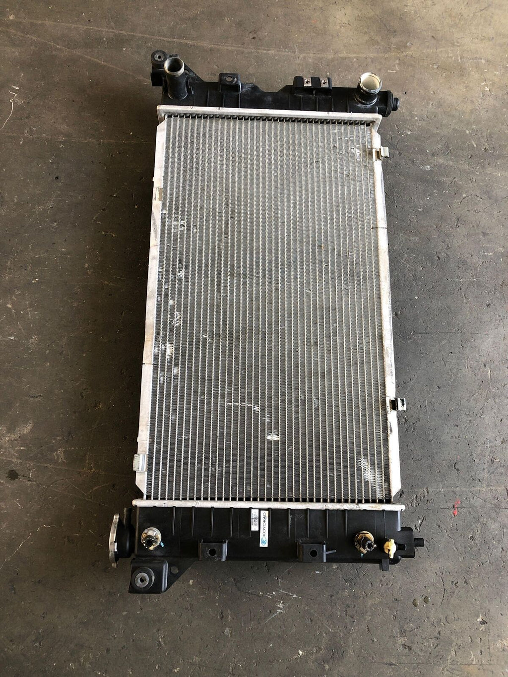 1996 - 2000 DODGE CARAVAN Van 3.3L FWD 6 Cylinder Engine Radiator Assembly OEM