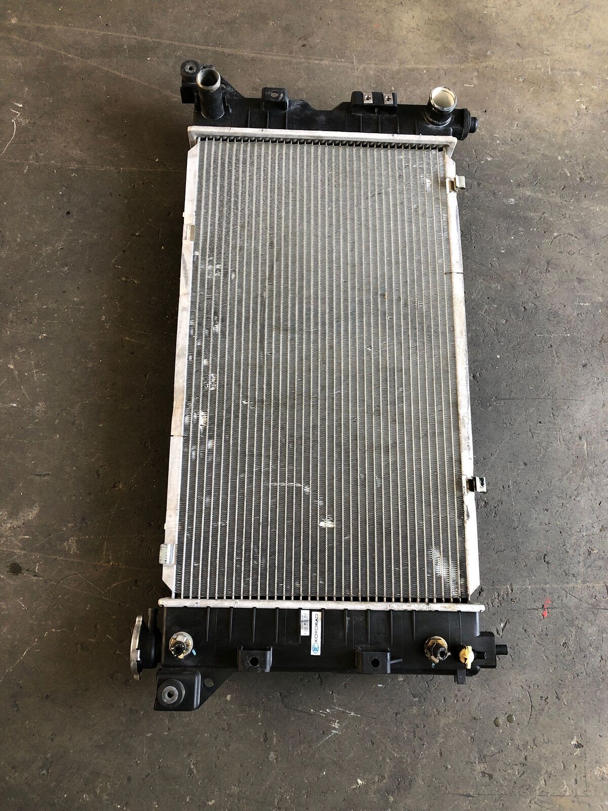 1996 - 2000 DODGE CARAVAN Van 3.3L FWD 6 Cylinder Engine Radiator Assembly OEM