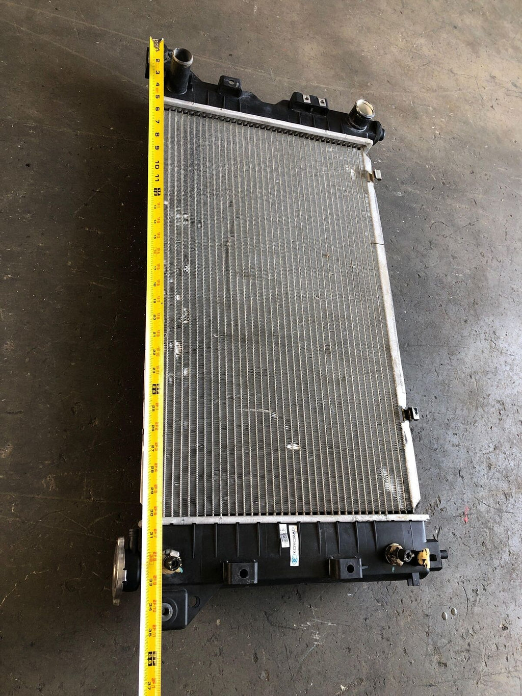 1996 - 2000 DODGE CARAVAN Van 3.3L FWD 6 Cylinder Engine Radiator Assembly OEM