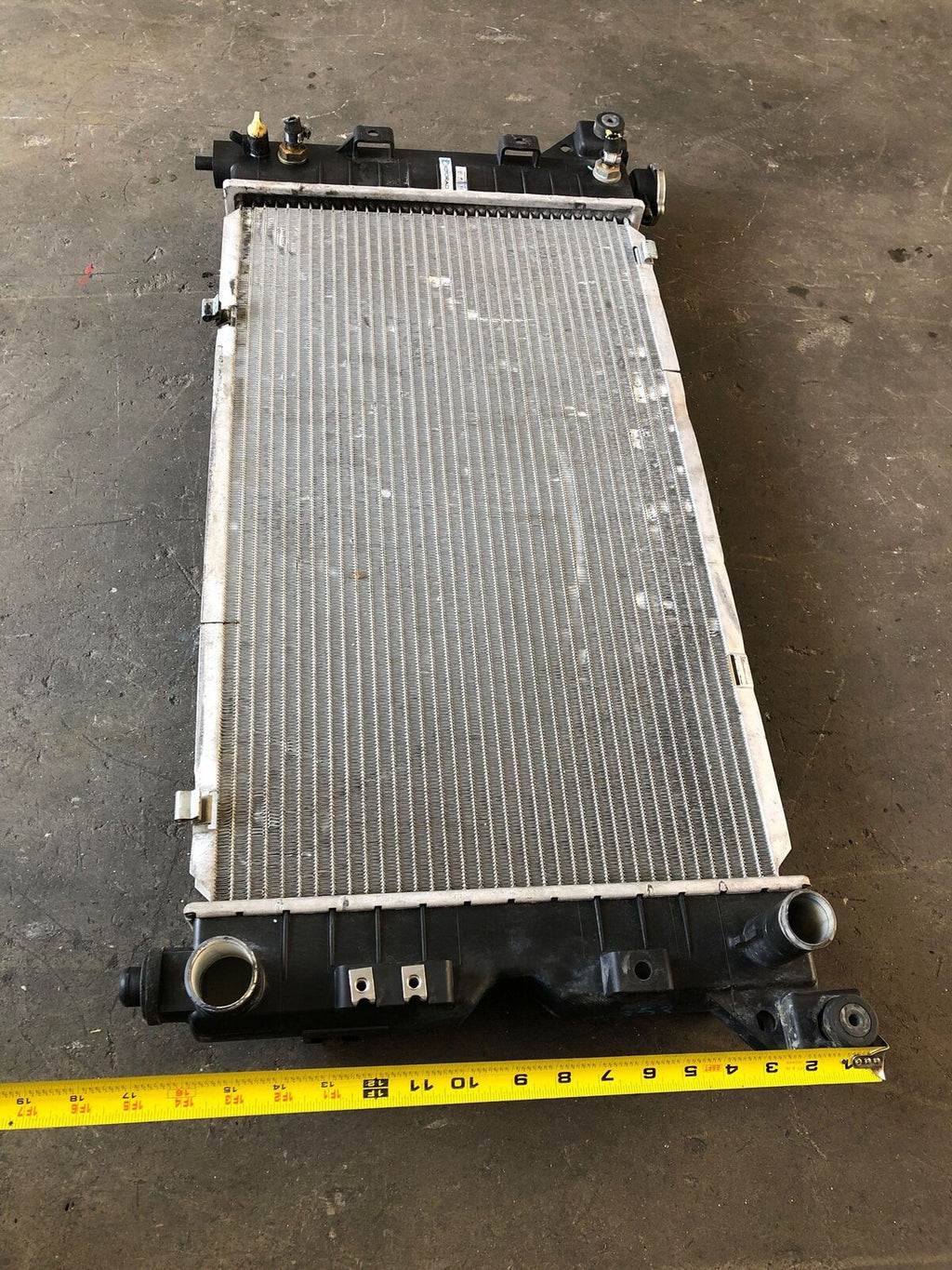 1996 - 2000 DODGE CARAVAN Van 3.3L FWD 6 Cylinder Engine Radiator Assembly OEM