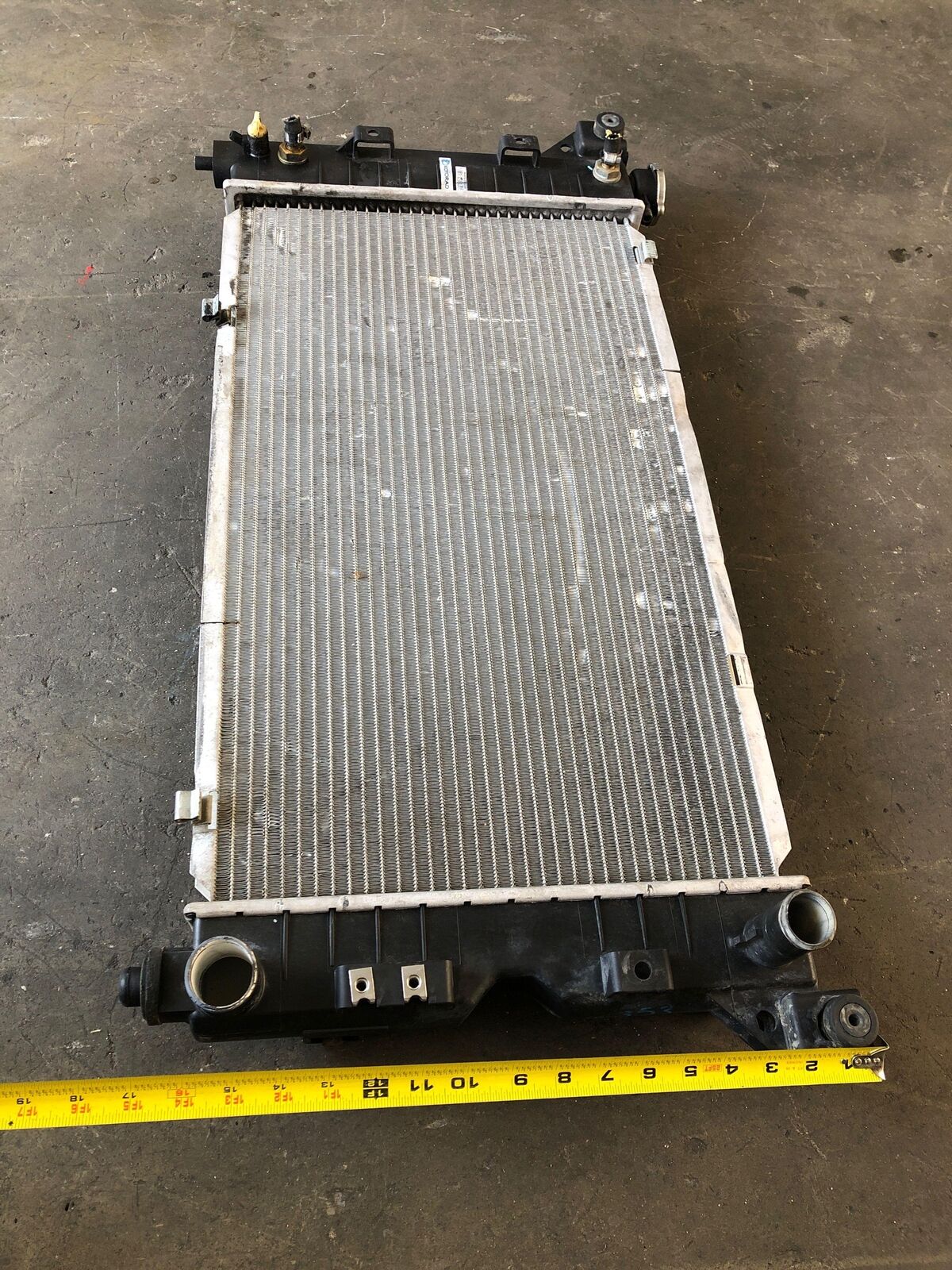 1996 - 2000 DODGE CARAVAN Van 3.3L FWD 6 Cylinder Engine Radiator Assembly OEM